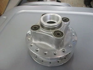 Nuevo de lote antiguo Honda fabricante de equipos originales buje de rueda trasera 1971-1973 SL125 1970-1973 SL100 42610-110-790 - Imagen 1 de 1