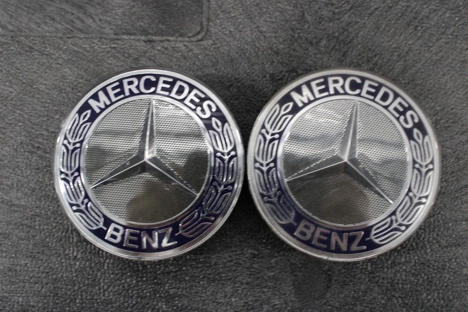 Mercedes-Benz C320 2002 tapacubos centrales rueda trasera izquierda y derecha Foto 1 de 1