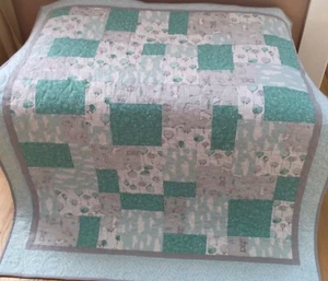 Baby Quilt. Bunny's & Balloons Quilt. 40X50 Quilt. Green/White/Gray. - Picture 1 of 7