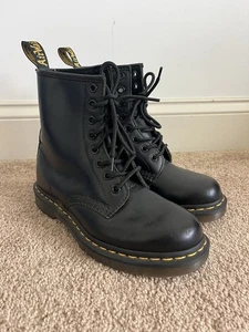 Stivali da combattimento Doc Dr. Martens 1460 AirWair in pelle nera da donna taglia 6 AW004 - Foto 1 di 9
