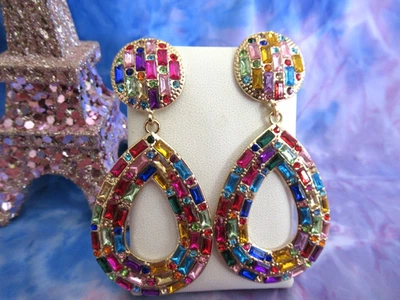 Pendientes festivos multicolores con cuentas de lucite y estrás de cristal en forma de lágrima Foto 1 de 4