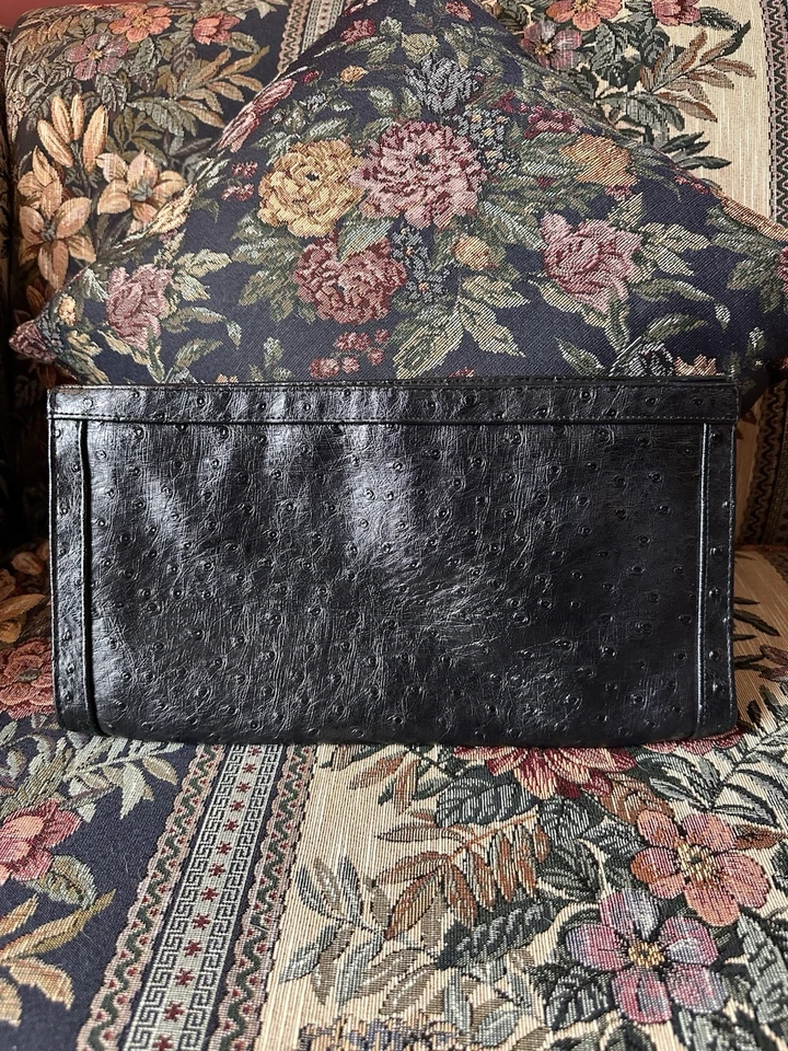 Cartera clutch vintage Bueno avestruz negra en relieve 8x13  Foto 1 de 4