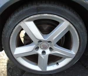 11 SEAT EXEO 2.0 KOMBI 1X 18 ZOLL ALUFELGE & REIFEN 08-13 AUSSCHLACHTEN AUTO - Bild 1 von 3