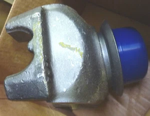 INTERNATIONAL TRUCK END YOKE ASSY FLANGE BY NAVISTAR 2597272C91 NIB - Picture 1 of 4