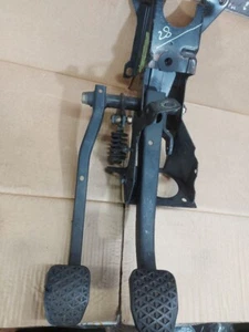 Pedal Assembly Clutch Pedal with return spring for Manual control for Bmw E28 - Picture 1 of 5