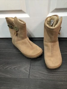 Clarks tan suede wool lined ankle boots. size 4. Worn for a few minutes - Picture 1 of 24