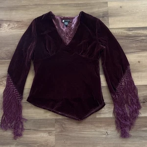 Blusa Babydoll Manga Flecos Asimétrica Terciopelo Bruja De Colección Para Mujer M Rojo Vino - Imagen 1 de 13