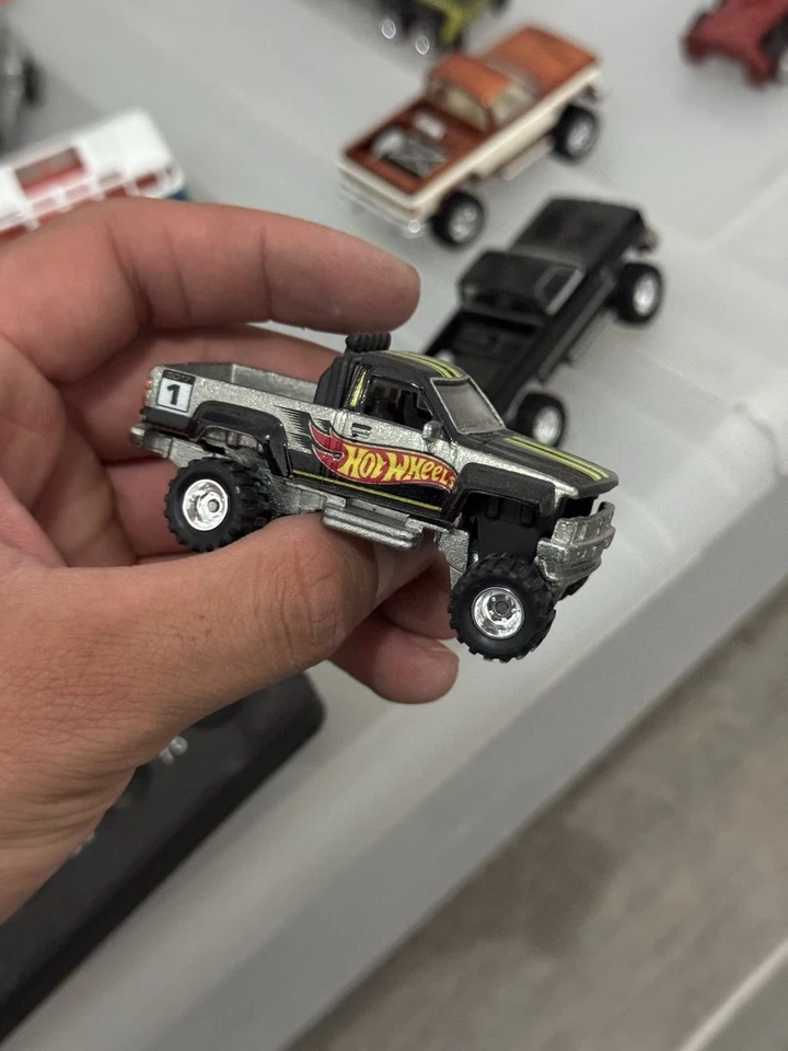 HOT WHEELS 2017 ZAMAC EDITION WALMART MAIL EM 1987 TOYOTA PICKUP 🚨 NÃO FIADO🚨 - Imagem 1 de 1