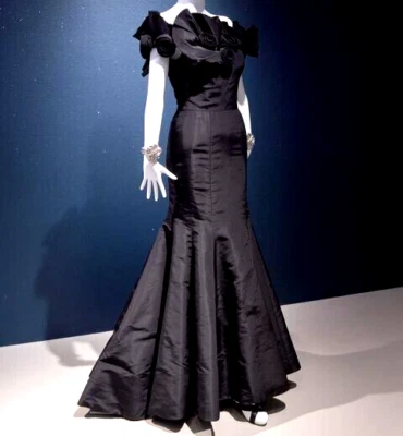 Oscar de la Renta 2010 Runway Rosette Long Maxi Gown Silk Evening Dress US 12 - Image 1 of 4