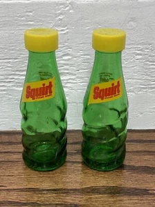 Vintage Pubblicità SQUIRT Soda Pop Bottiglia Vetro Sale e Pepe Shaker Set 4,5" - Foto 1 di 4