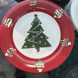 4er Set Gibson Designs handbemalt Weihnachtsbaum 9 3/4" Salat Dessert Teller - Bild 1 von 2