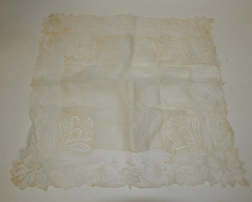 Lenço de renda e linho branco vintage Desco Austria - Imagem 1 de 3