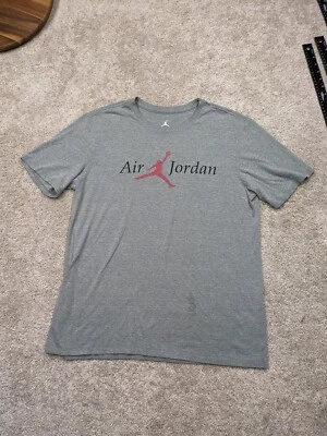 Air Jordan 男式大号衬衫 Jumpman AF1 灰色拼字 All Over Crew — 第 1/4 张图片