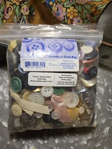 SEALED JESSE JAMES DRESS IT UP GRANDMAS GRAB-BAG NEW OLD STOCK BUTTON ASSORTMENT - Picture 1 of 3
