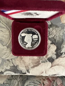 1983-S proof silver dollar coin commemorating the 1984 Los Angeles Olympics - Picture 1 of 4