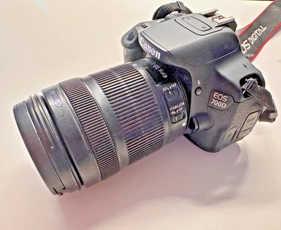 Canon EOS 700D Digitalkamera Kamera DSLR + Objektiv EF-S 18-135mm - Bild 1 von 3