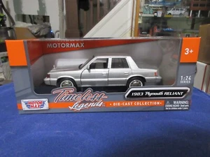 MotorMax 1:24 1983 Plymouth Reliant NYPD Unmarked Police Silver K Car - Picture 1 of 7