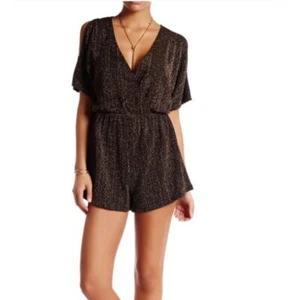 ASTR Black Sparkly Iridescent Keyhole Back Romper Size M - Picture 1 of 10
