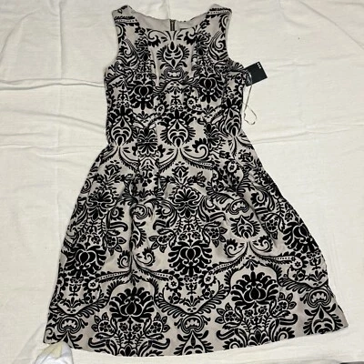 Vestido GABBY SKYE 10 Marfil Floral Encaje Ajuste y Acampanado Nuevo con Etiquetas $98 Foto 1 de 4