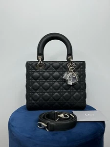 Lady Dior mittelgroße Tasche Kalbsleder Schwarz/Gold Neu - Picture 1 of 6