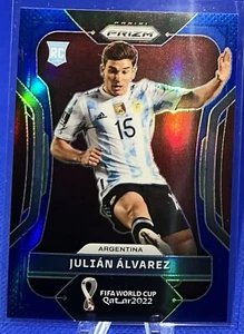 2022 Prizm Coppa del Mondo Qatar Julian Alvarez RC Blu Prizm Rookie/299 ARGENTINA - Foto 1 di 2