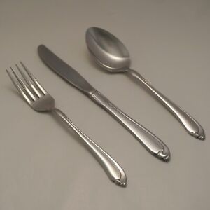 SHASTA Design ONEIDACRAFT Deluxe Stainless Steel Cutlery / Flatware