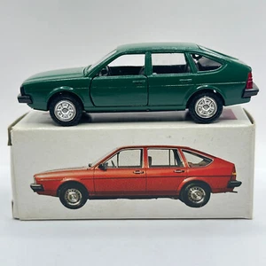 Caja publicitaria Conrad 1:43 modelo publicitario VW Passat GLS 1010 verde oscuro - Imagen 1 de 8