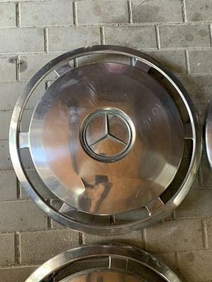 4 X Radkappen LKW Mercedes Benz 22,5“ Edelstahl Silber - Bild 1 von 4
