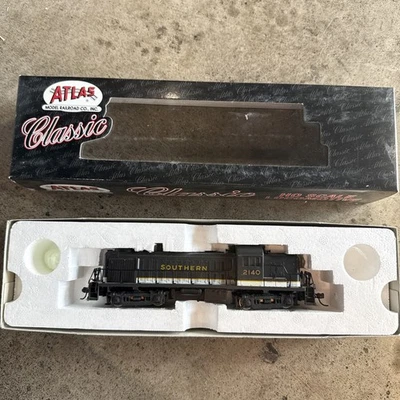 Atlas 8450 HO Scale Southern Alco RS-3 Diesel Locomotive #2140 - Image 1 of 4