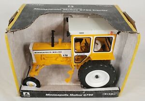 Minneapolis Moline G750 Tractor With 1300 Hiniker Cab By Ertl 1/16 Scale