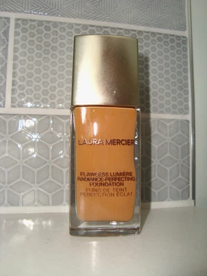 Laura Mercier Flawless Lumiere Radiance Perfecting Foundation 30ML PRALINE 4C1 - Image 1 of 4