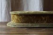 Grand support piédestal ovale présentoir ancien bois et velours vert