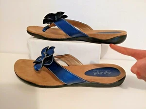 Soft Style Hush Puppies Women’s Blue Flower Thong Flip Flops Sandals Size 10 EUC - Picture 1 of 12