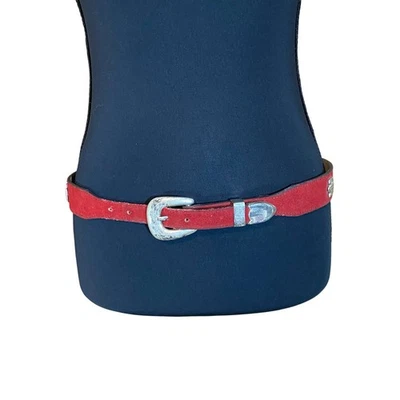 Cinturón concho vintage de gamuza roja del suroeste símbolos de animales plateados Foto 1 de 4