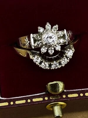 Juego de boda de diamantes y oro blanco de 18 quilates: anillo de diamantes margarita y banda de diamantes en forma de U Foto 1 de 4