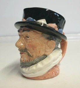 Royal Doulton D6233 Beefeater Jug - Picture 1 of 6