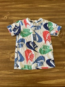 T-shirt Nike Dri-fit bambino taglia 4T nuova con etichetta - Foto 1 di 4