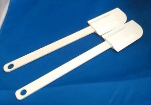 The Pampered Chef (2) Mixer And Scraper Spatulas Silicone Head White 11" USA - Picture 1 of 7