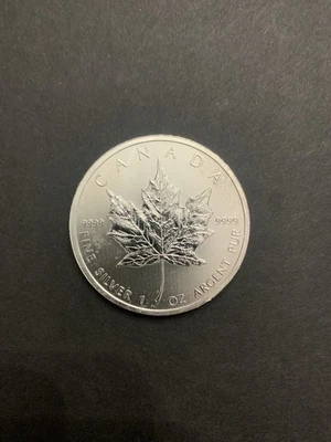 2012 $5 Canadian Silver Maple Leaf  1oz .9999 Silver Coin - Image 1 of 2