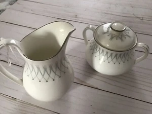 Royal Doulton Debut Covered Sugar Bowl And Creamer Set #H4941 - Picture 1 of 5