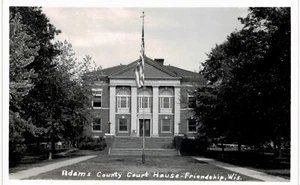 Casa di corte dell'amicizia RPPC Adams County 1940 WI - Foto 1 di 2