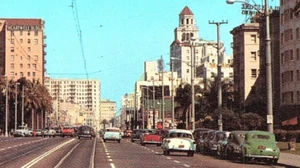 Spiaggia lunga vintage, circa Cartolina anni 40 e 50 Auto Est Lungo l'Oceano Blvd. - Foto 1 di 3