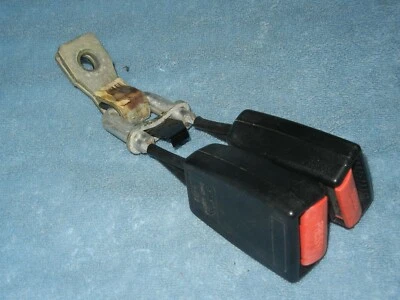 Hebilla receptora cinturón de seguridad trasero SAAB 9000 4032611 1990 - 1998 F1 Foto 1 de 4