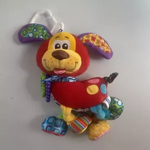 Cachorro Pooky, Perro Colorido, Vibrable, Colgante, Juguete Sensorial para Bebé (18 cm) Playgro - Imagen 1 de 5