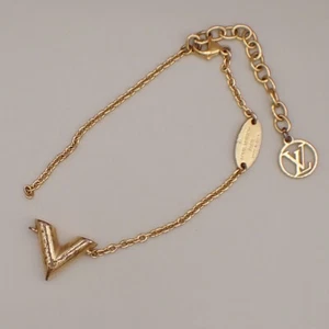 LOUIS VUITTON LV Logo Essential V Bracelet Gold-Plated Italy M61084 05YG923 - Picture 1 of 12