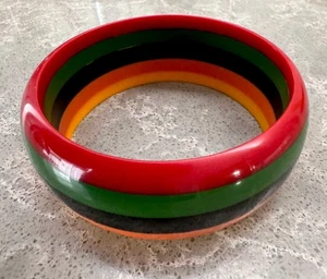 Bracciale vintage in plastica laminato a strisce 5 colori - Foto 1 di 6