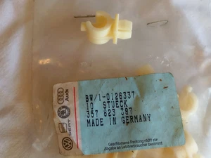SEAT VW AUDI SKODA CLIP ZENTRIERBOLZEN STANGE MOTORHAUBE VORNE NEU 357823397 - Bild 1 von 3