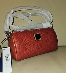 Neu mit Etikett Dooney & Bourke BUFFY kleine KIESEL Leder Fass Umhängetasche ROT - Bild 1 von 17