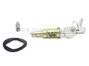 Volvo 669366 Luggage compartment lid: lock  Amazon-combi - Picture 1 of 1