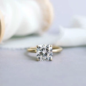 Anillo de boda nupcial de oro amarillo de 18 k con diamantes talla cojín de 1,50 quilates creado por IGI Lab  - Imagen 1 de 9